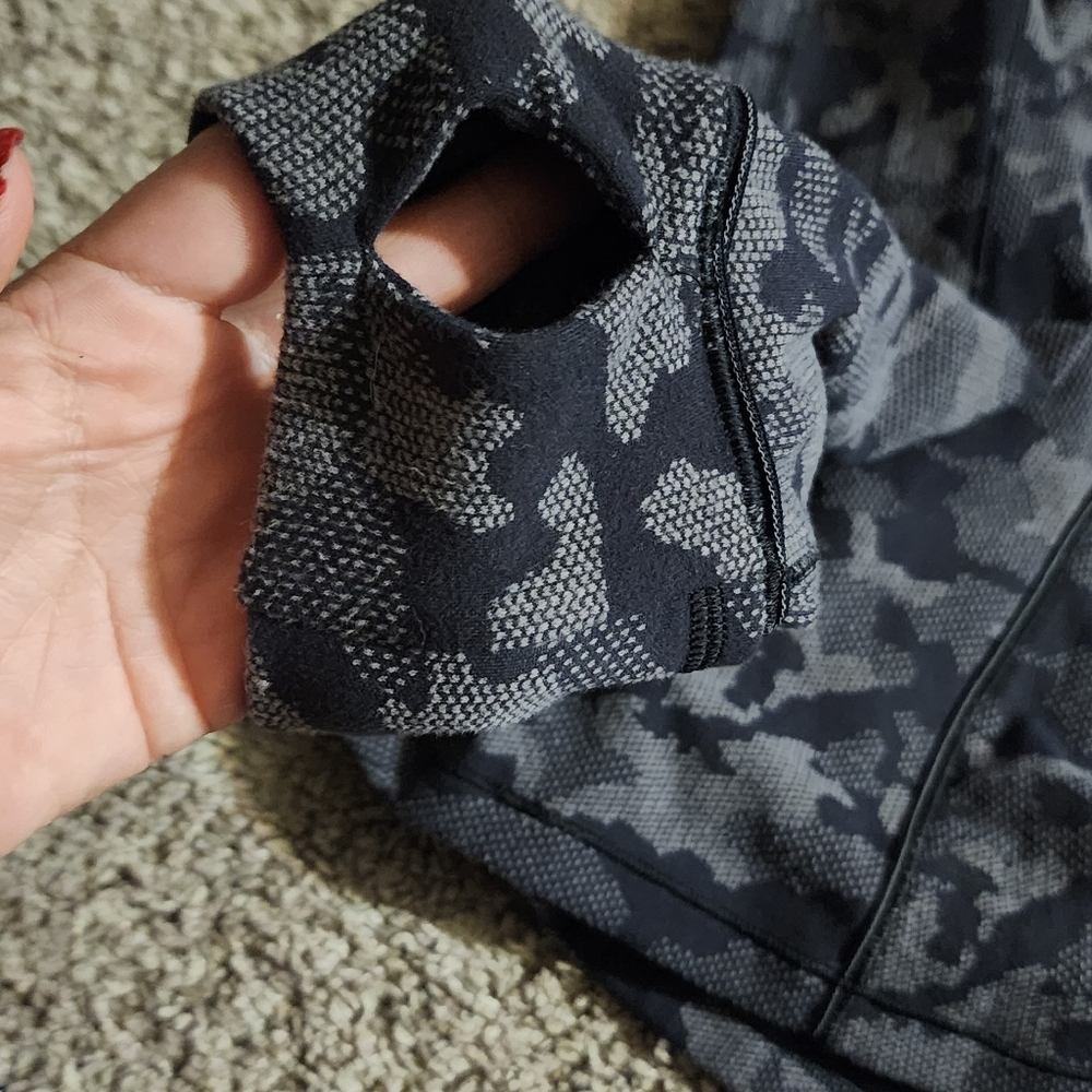 Lululemon - Picture 3 of 6